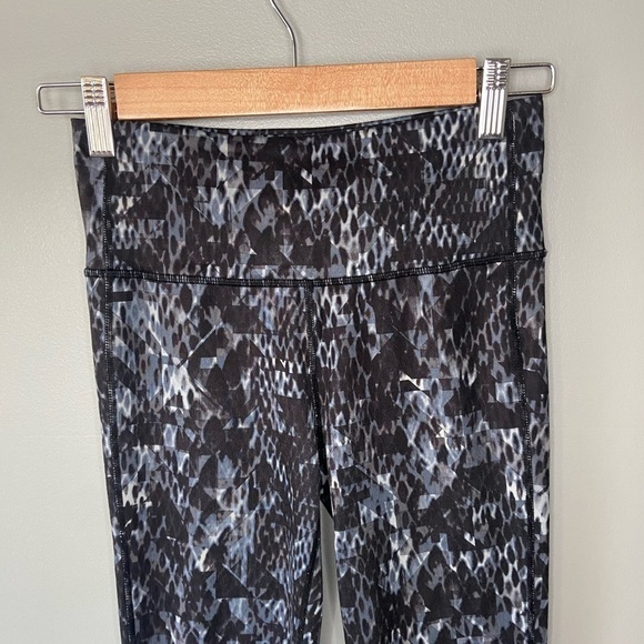 Athleta Chaturanga Cobra Tights - Picture 8 of 11